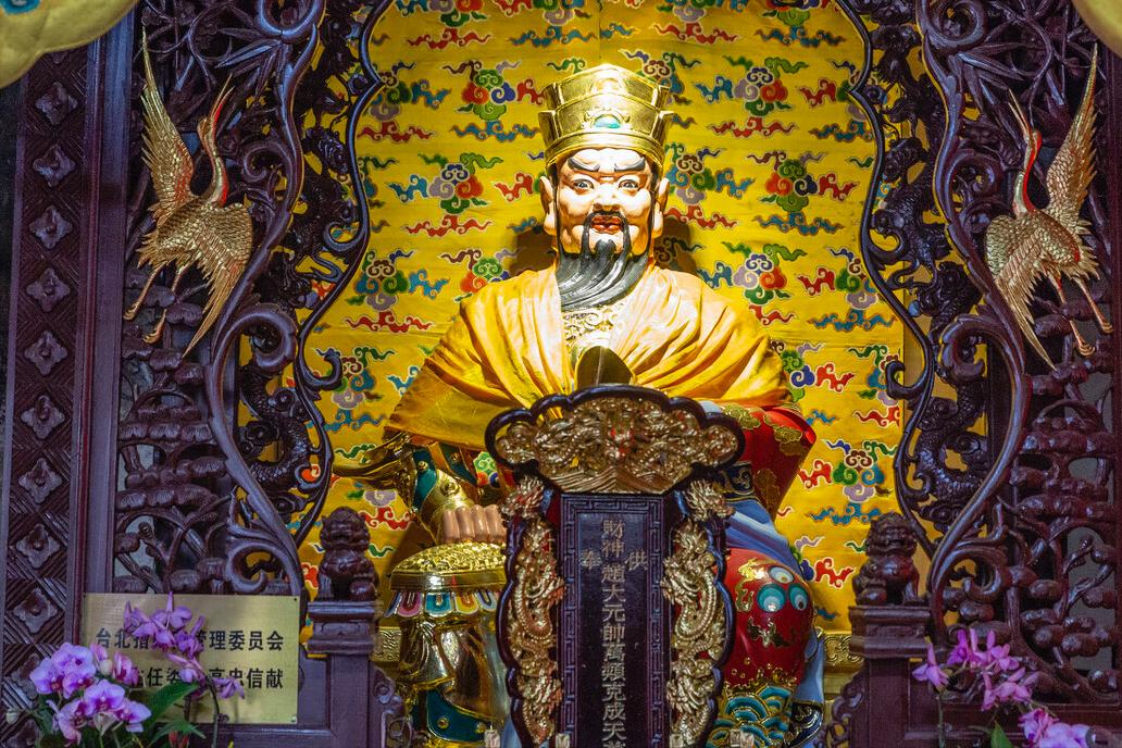 五路财神照财路大年初五迎财神,大年初四是迎灶神和五路财神吗