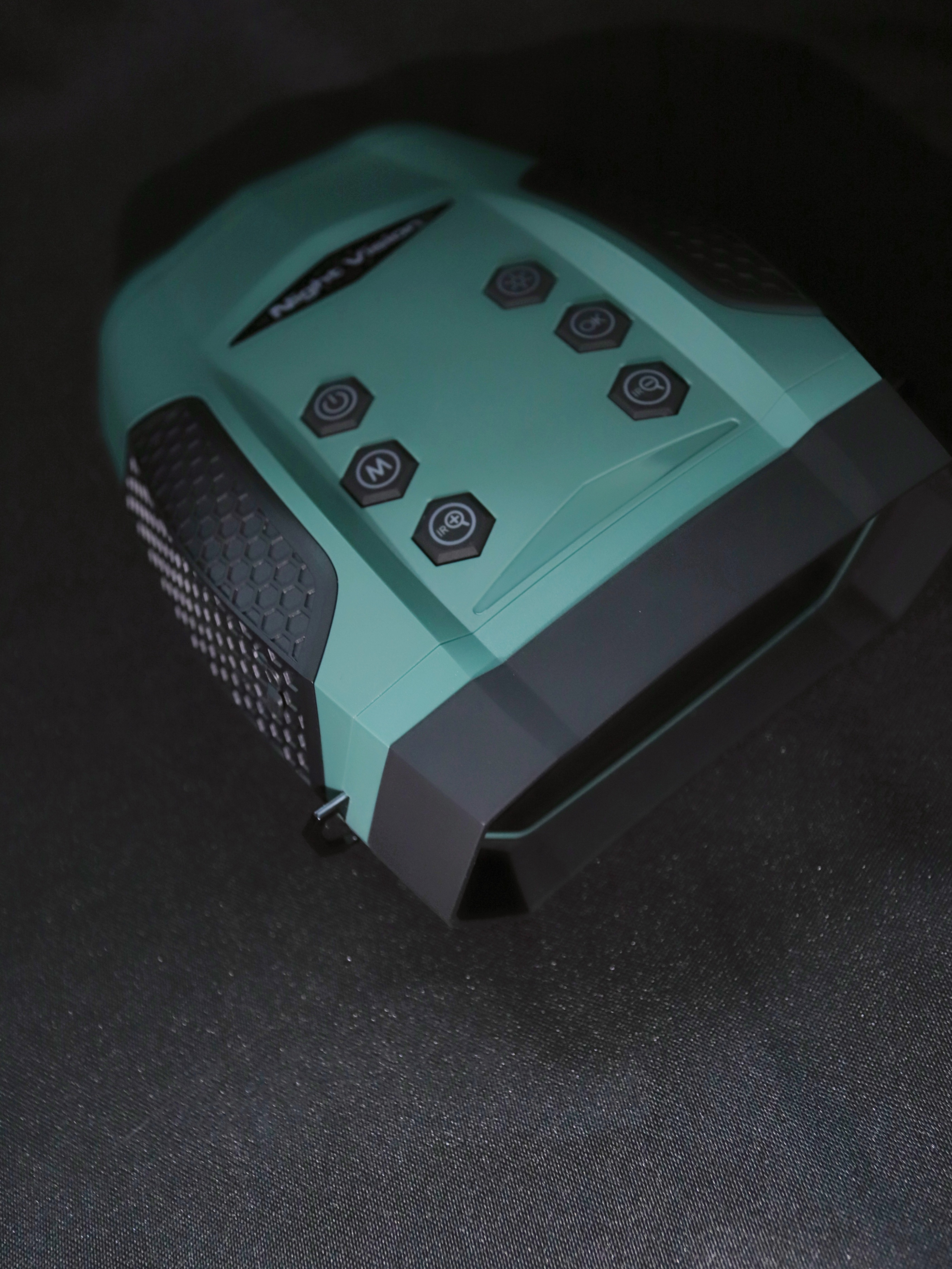 星光夜视摄像头是哪种制式,主动红外夜视仪的优缺点