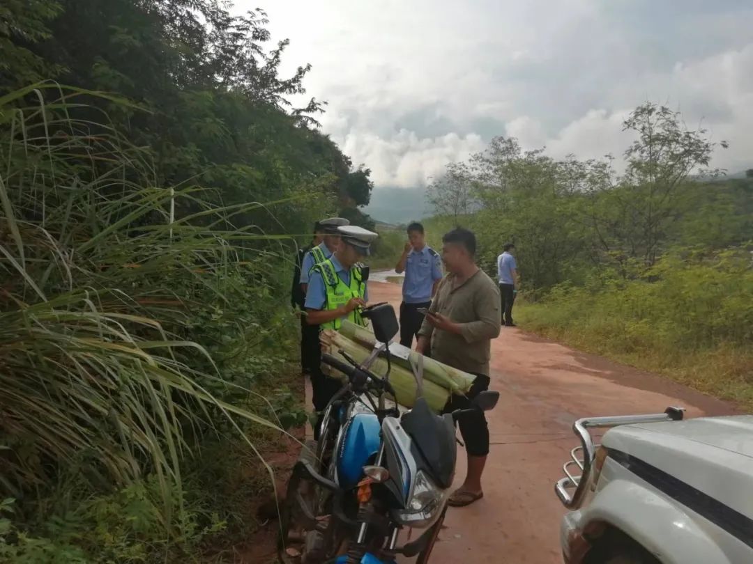 双柏县公安机关警力下沉乡镇派出所开展农村严重交通违法行为专项行动丨百日行动