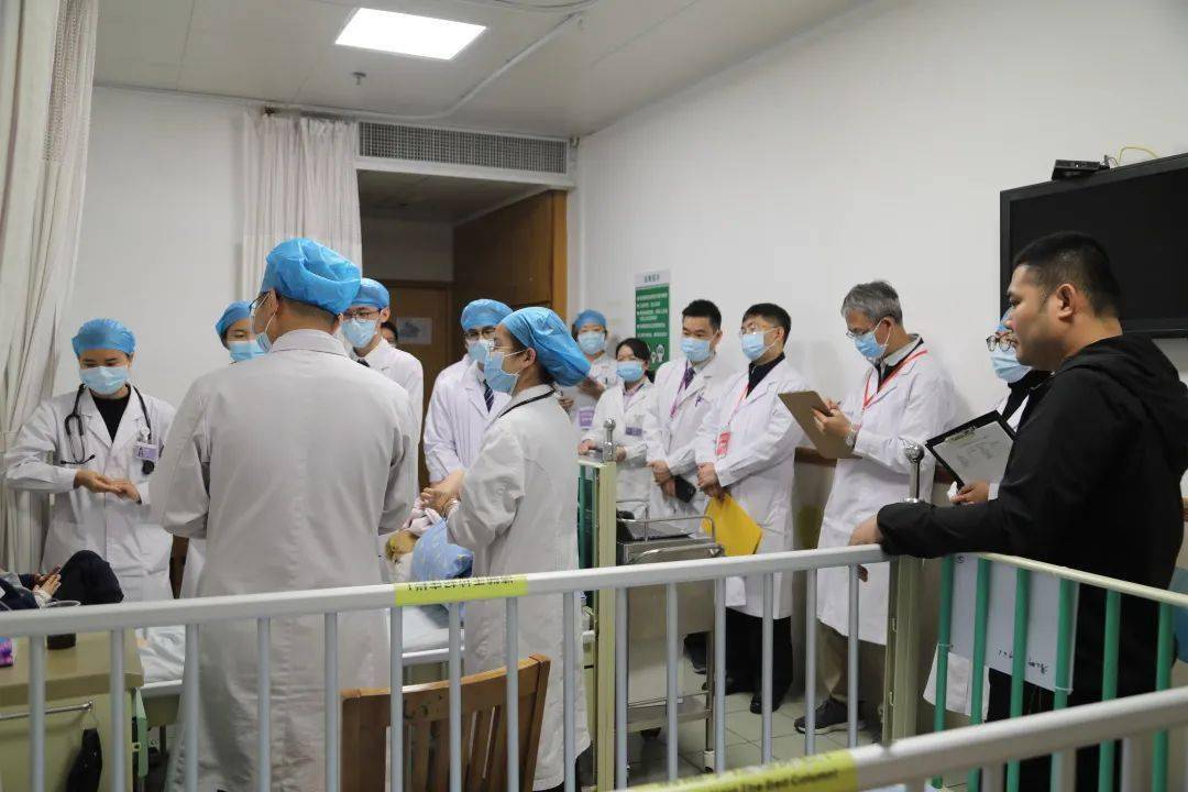 “三无家庭”的考生,为啥不建议学临床医学?老师说出专业现状