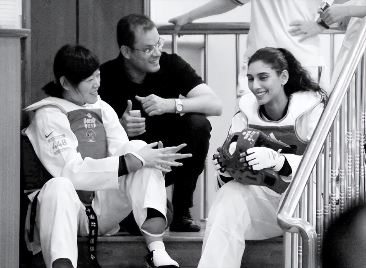 迪拜最漂亮公主长大后,迪拜最美公主戴黄金