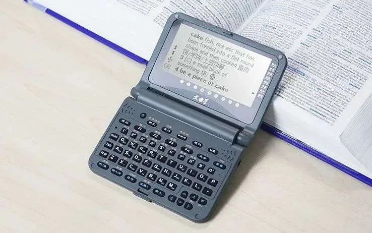 血亏3700万！曾风靡小学生的“顶流产品”，被谁逼下神坛？