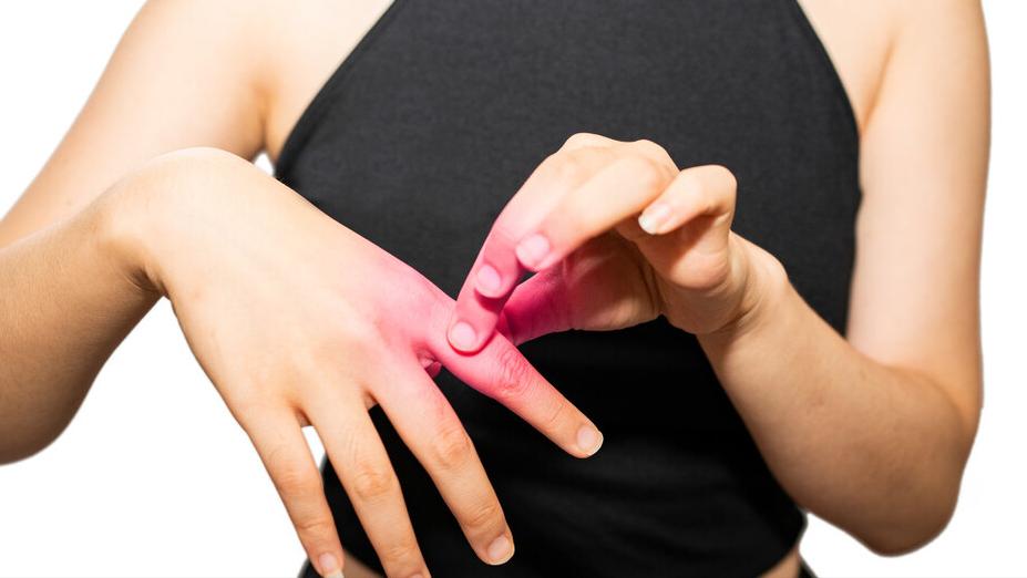 手指僵硬发胀怎么回事,手指僵硬预示哪些疾病