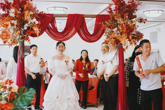 工厂卖小吃一年赚多少钱,如何摆摊做小吃生意一年赚20万