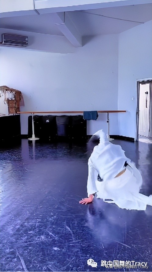 一个元素,跳一段小技巧,如夏日里的海风,拂面而过