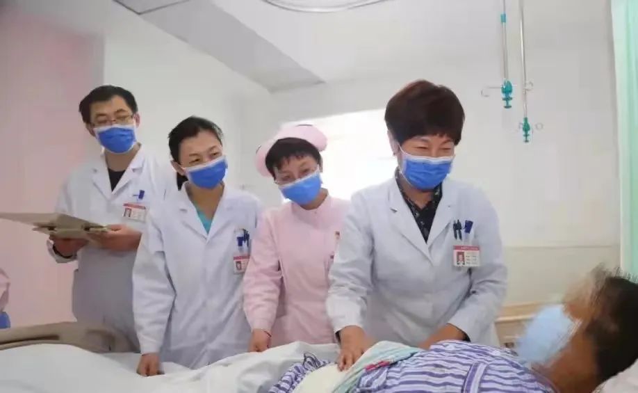 九岁女孩肚子疼是肠子的问题吗,9岁女孩肚子疼痛难忍