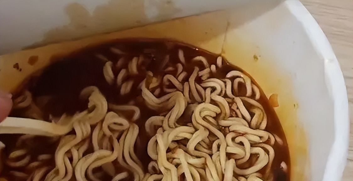 出国自备方便面,出国乘坐飞机可以带方便面吗