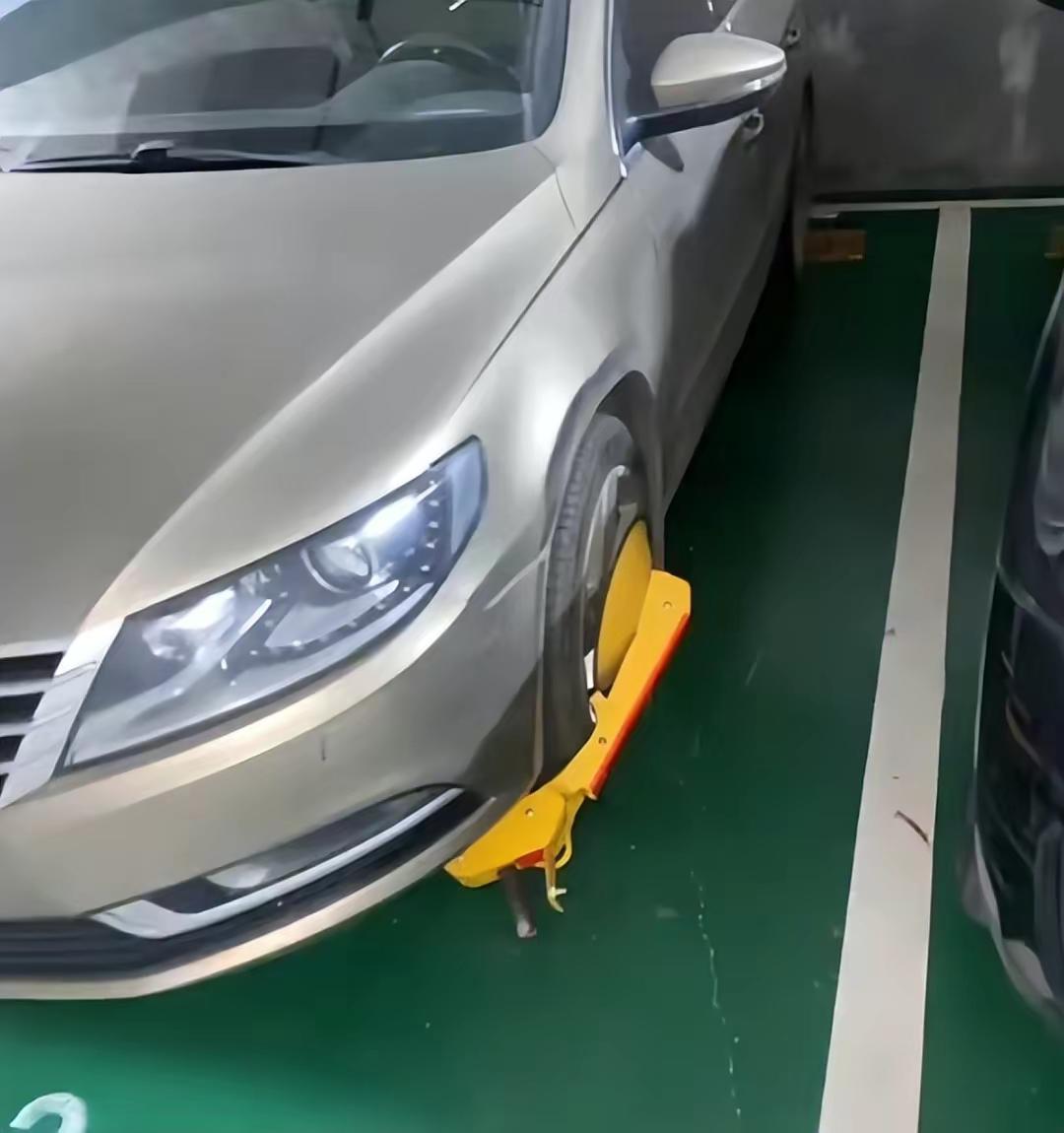 被占车位业主梳理事件始末,双方最新回应占车位事件