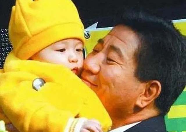 2009年韩国前总统卢武铉跳崖身亡后，儿子赴中国发展，女儿获刑