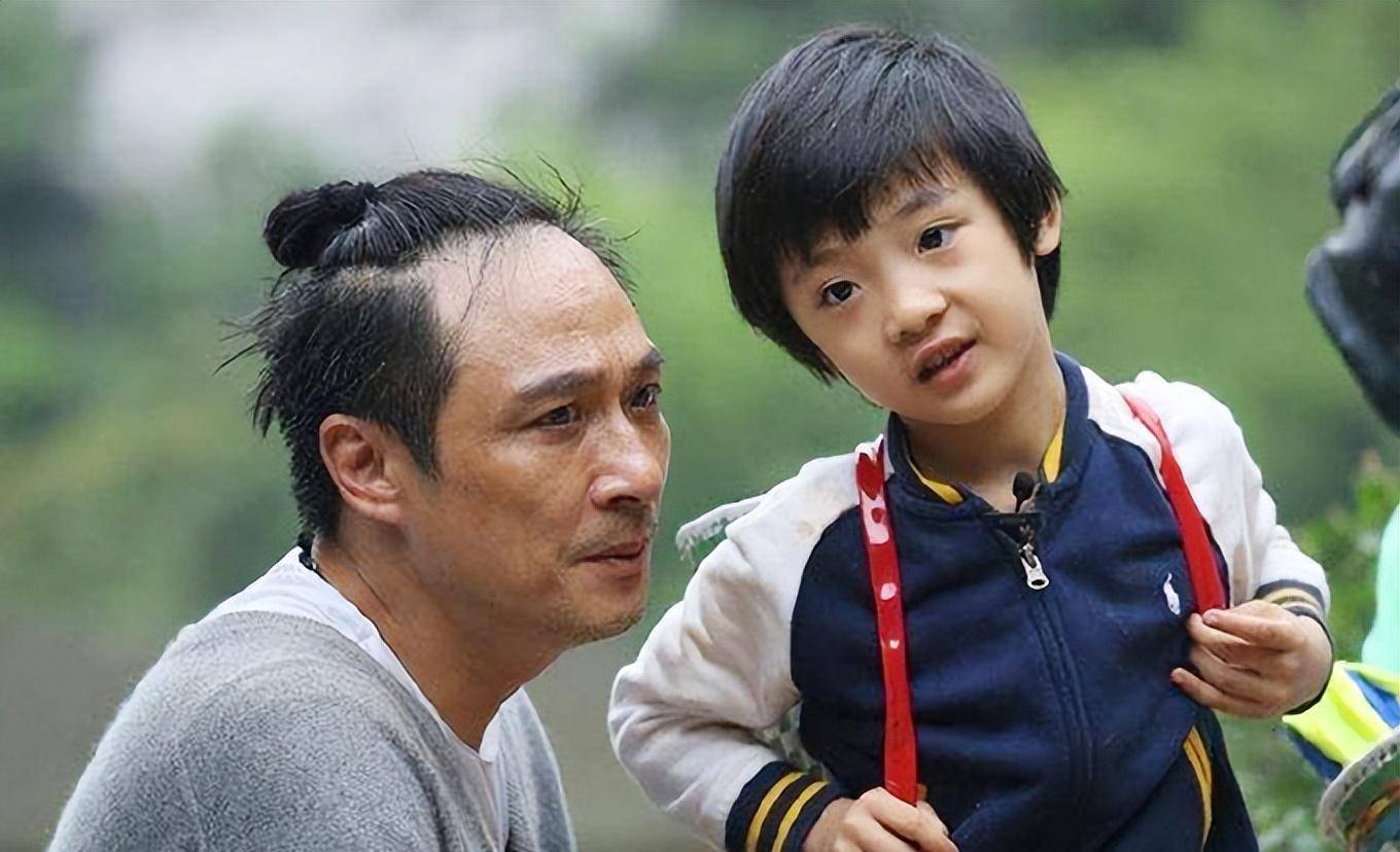 胡军妻子晒10岁儿子康康近照,胡军晒儿子康康近照图文