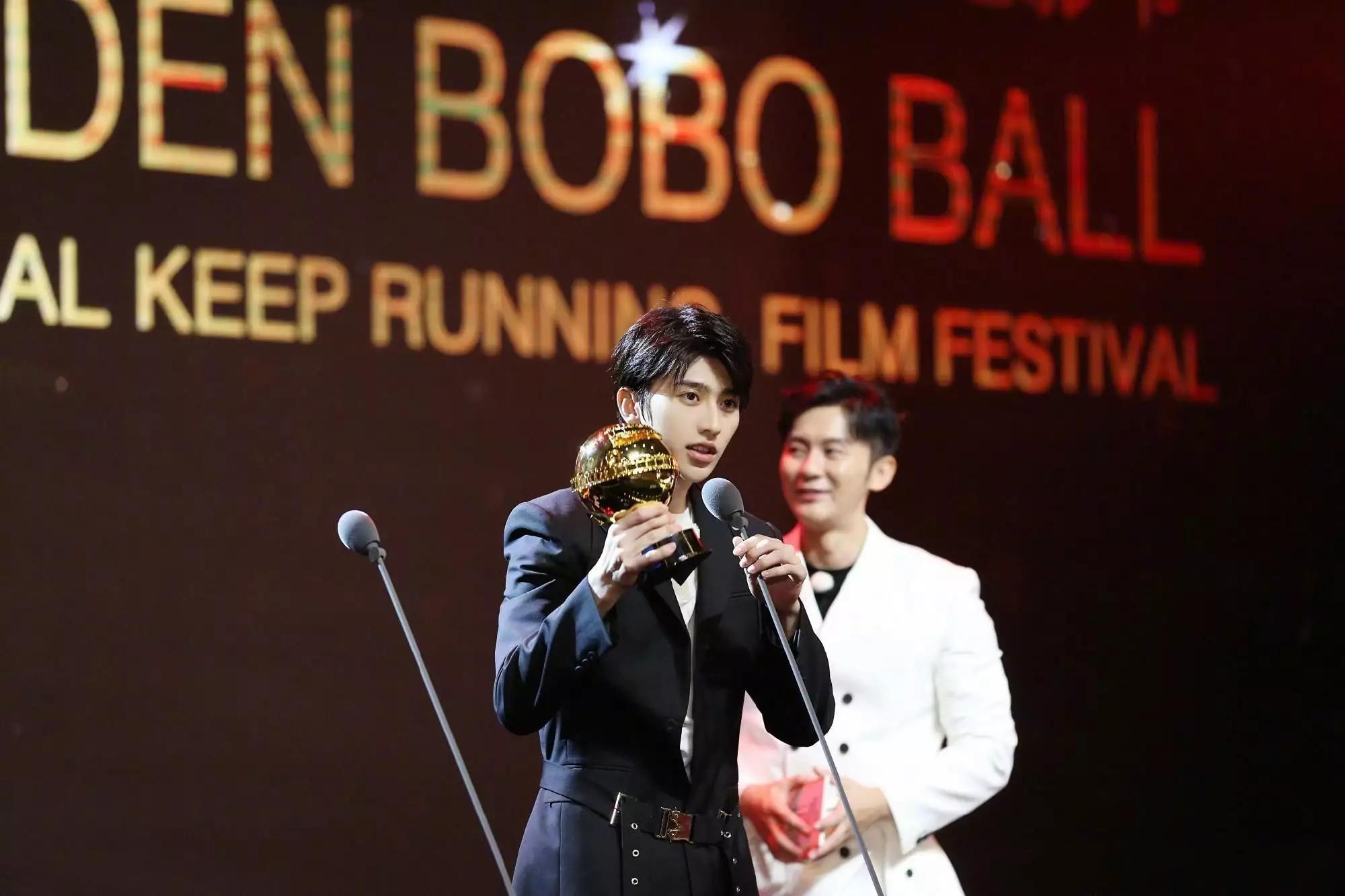 蔡徐坤为什么不会被封杀？答案让人无语又无奈