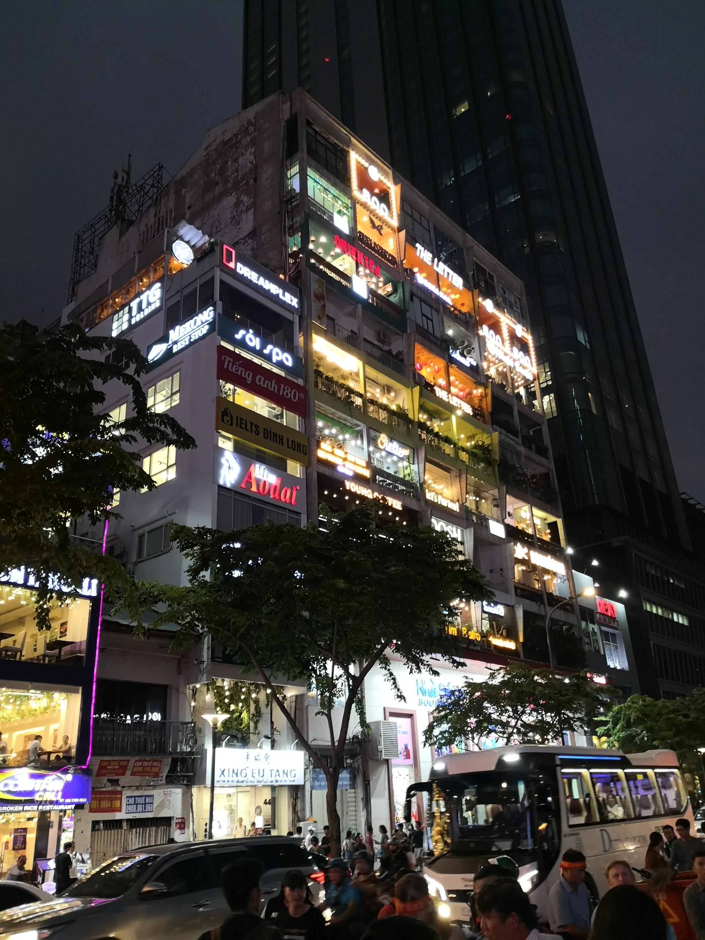 国足被轰现场,国足被越南打到的视频