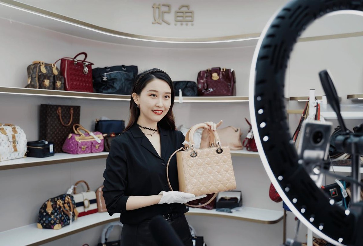 短短六年时间冲到二奢品类第一，妃鱼如何做到的？