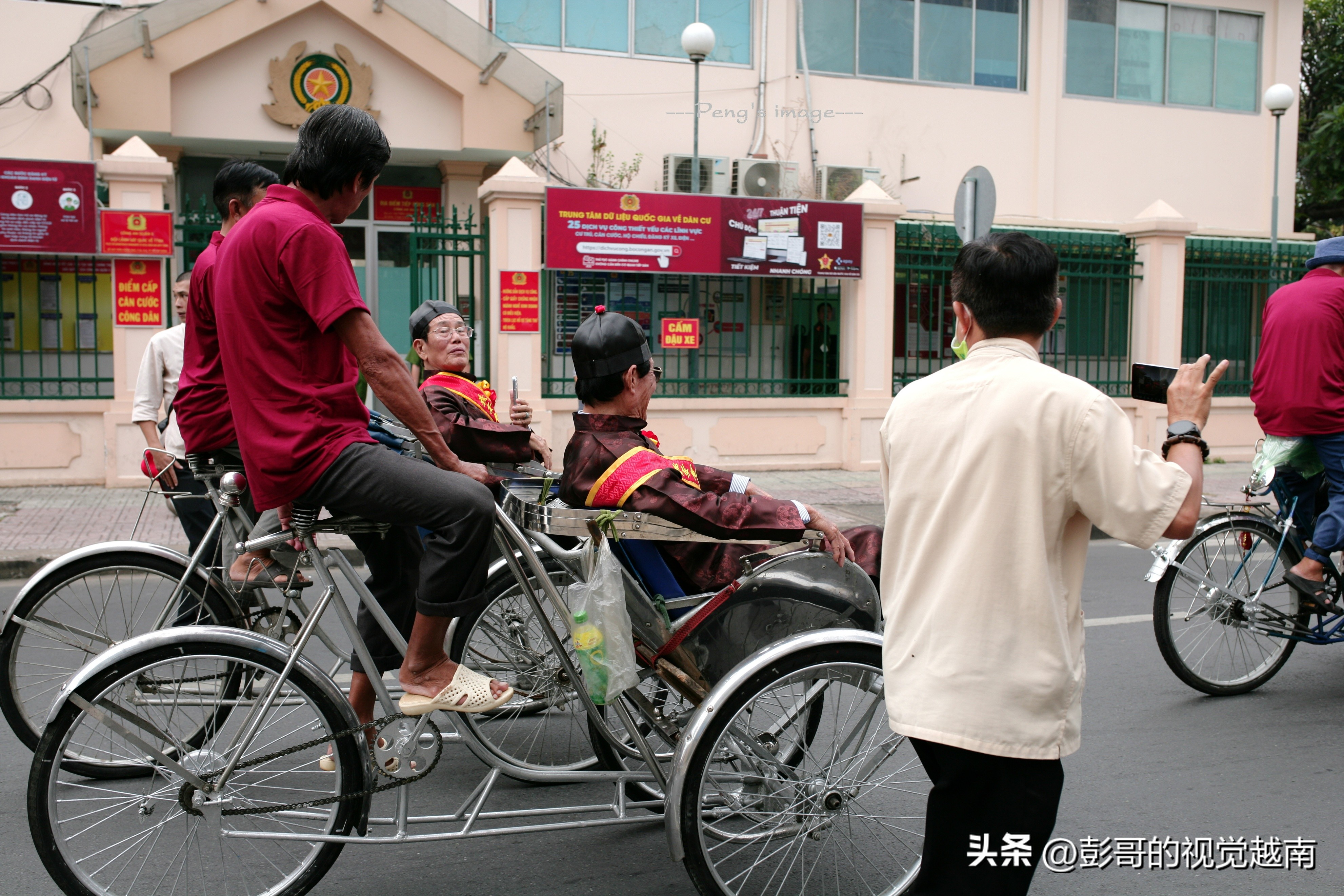 越南西貢華人的【恭請關聖帝君聖駕出遊】活動。