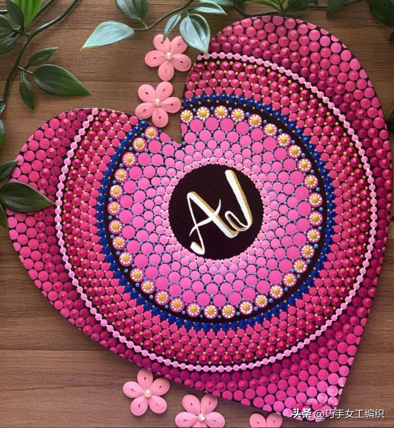 她用粗细不同的铅笔，棉签，牙签，筷子…竟把家里的旧物翻了个新