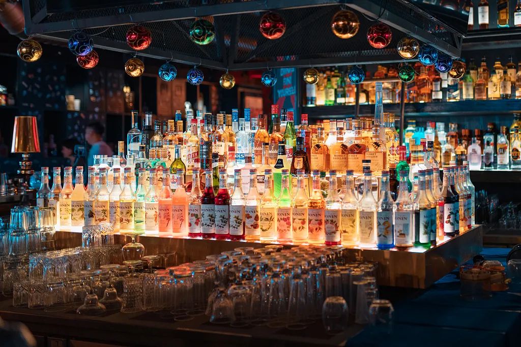 餐饮巨头布局夜宵,餐饮巨头为何集体盯上小酒馆