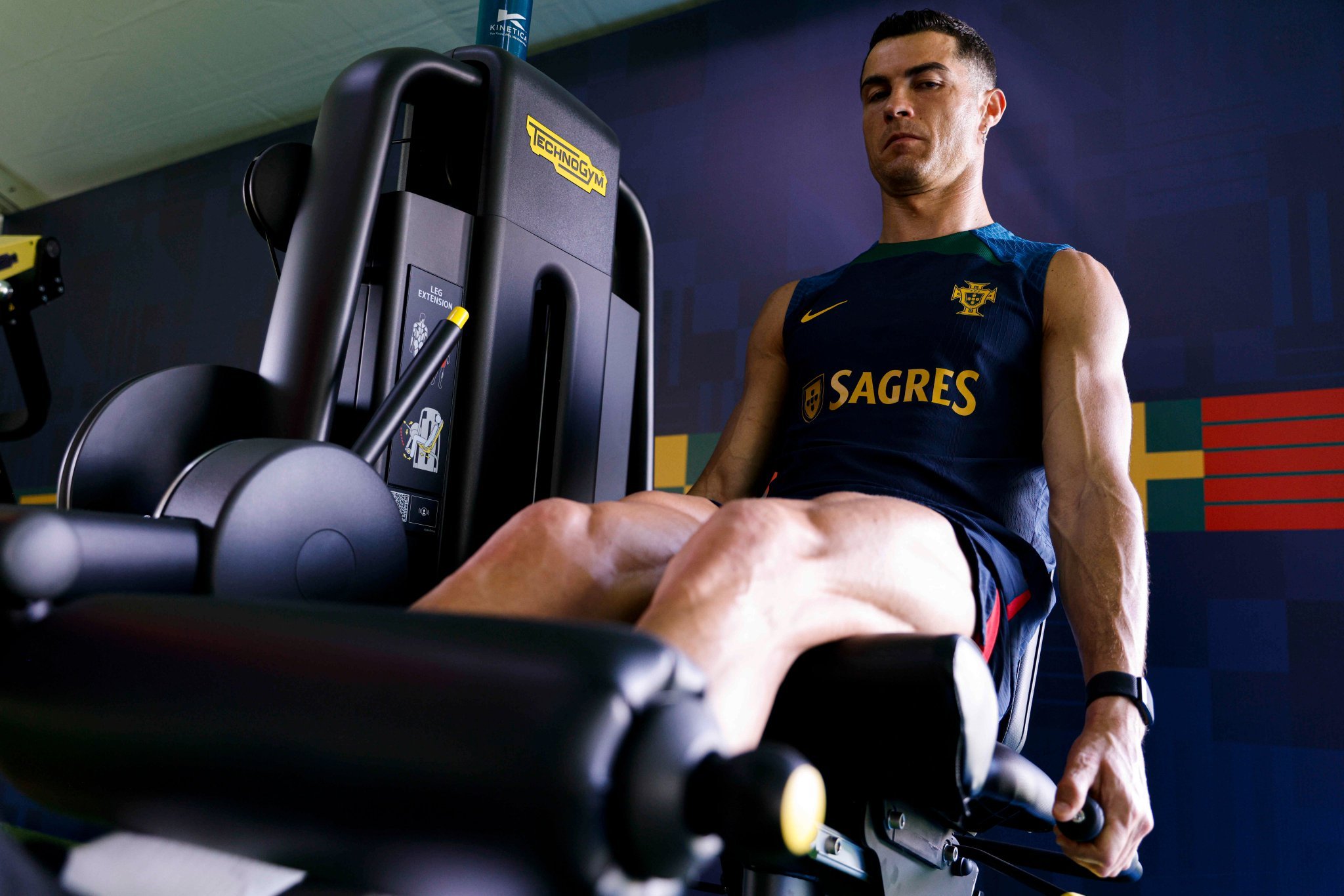 从强势开局到全面崩盘，沙特伊朗出局，日韩谁能捍卫亚洲足球？