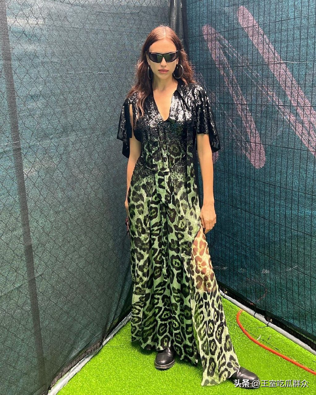 c罗前女友街头大秀好身材,c罗女友乔治娜泳衣广告