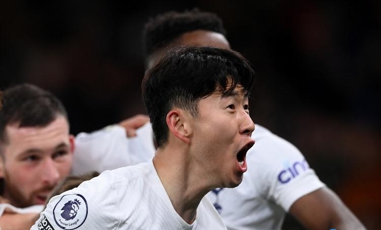 孙兴慜打国足第2球,孙兴慜1对1过人