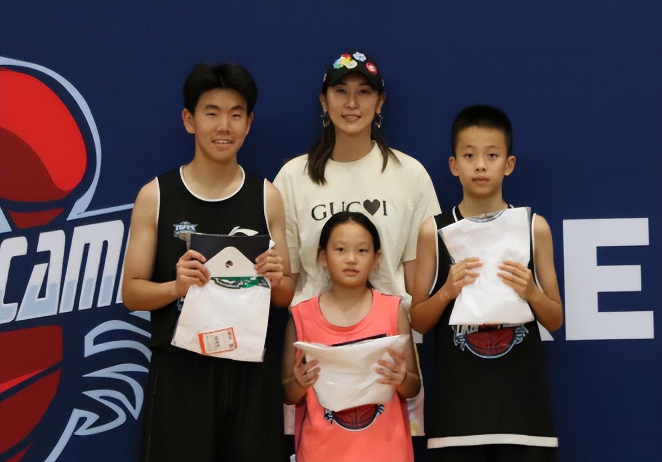 中国女篮王思雨照片好看一点的,徐杰和张茹王思雨身高啥关系