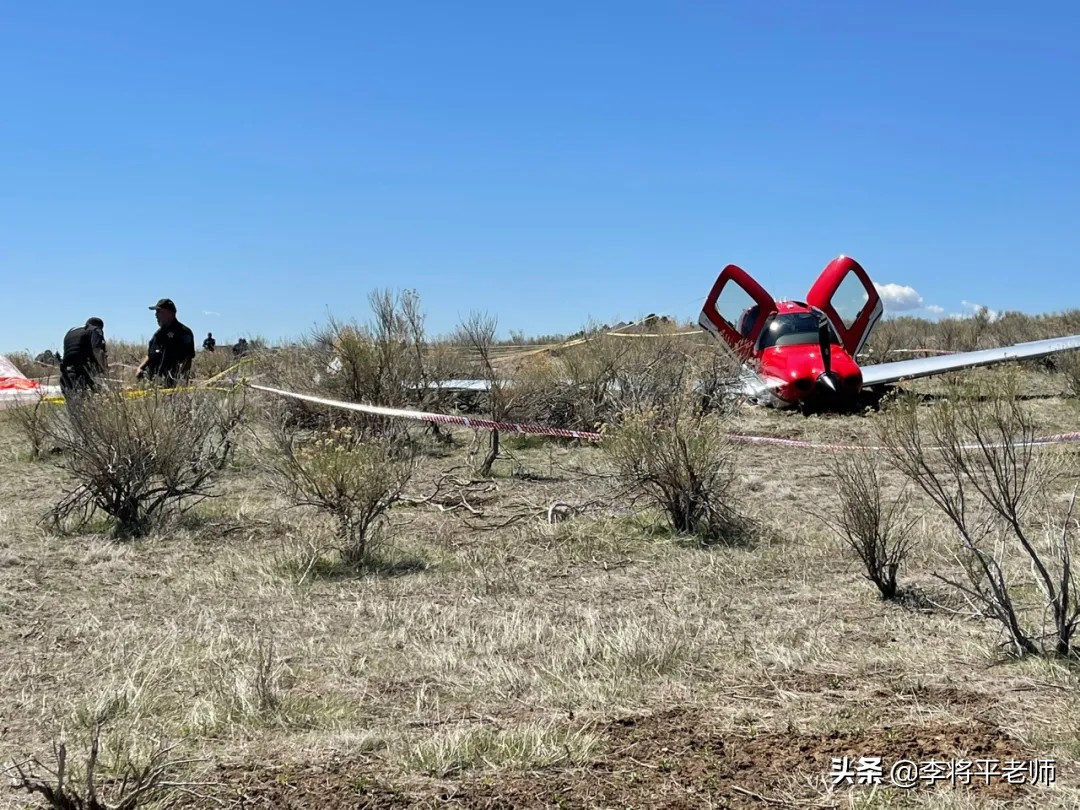 飞机装大型降落伞,飞机坠毁前黑匣子可以弹射吗