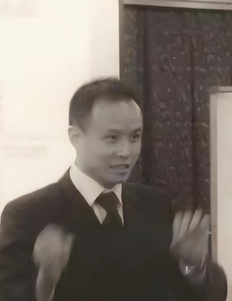 孟非和乐嘉为什么都是光头啊,乐嘉与孟非发生了什么