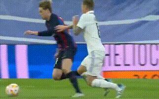 赤裸裸耍流氓,打人的维尼修斯成了受害者,皇马球员有免死金牌