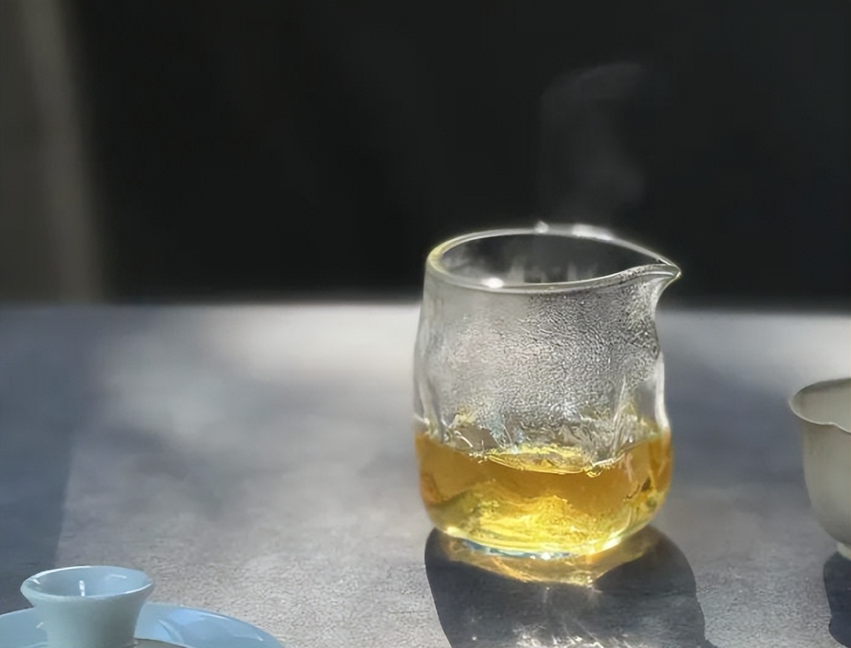 绿茶跟红茶什么季节喝最好,夏季喝绿茶好还是红茶好一点