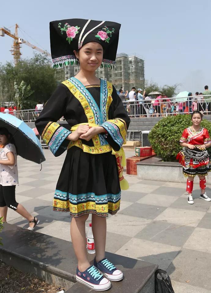 壮族美女素材,壮族美女