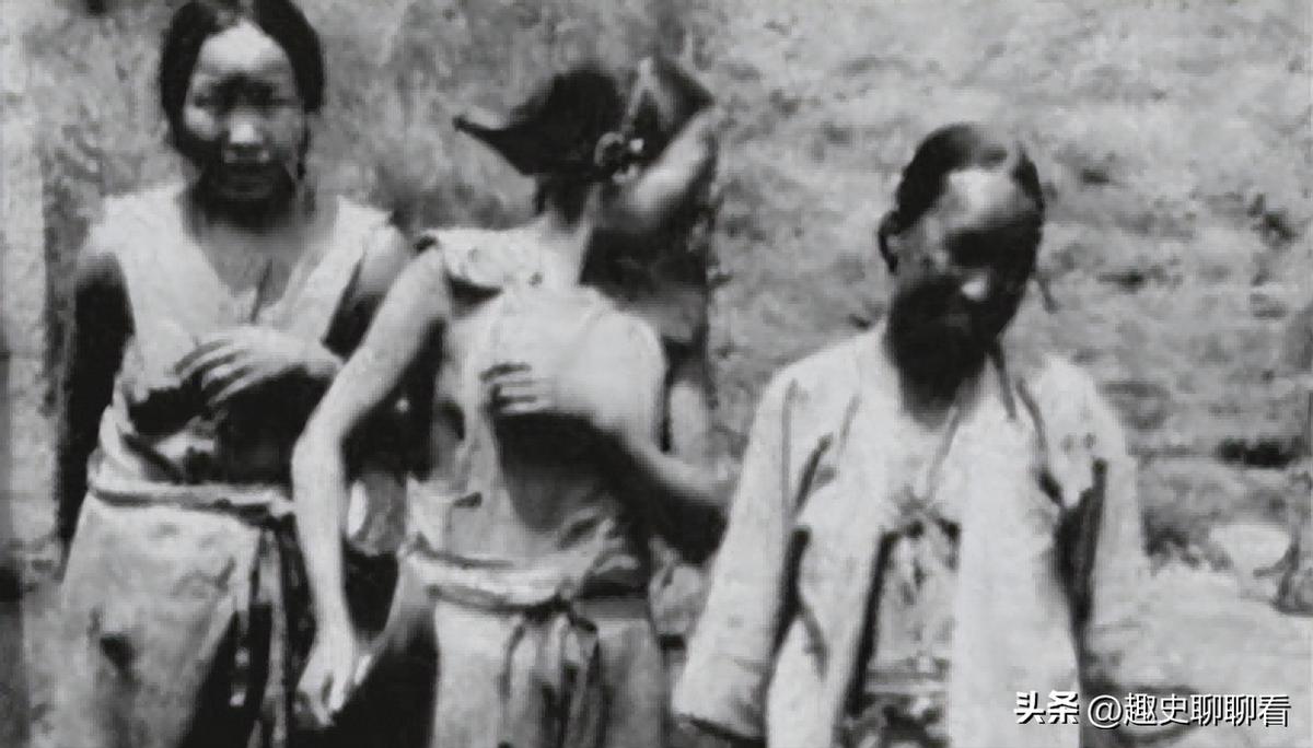 女子身着日本侵华军装露脸,日军女子拍照