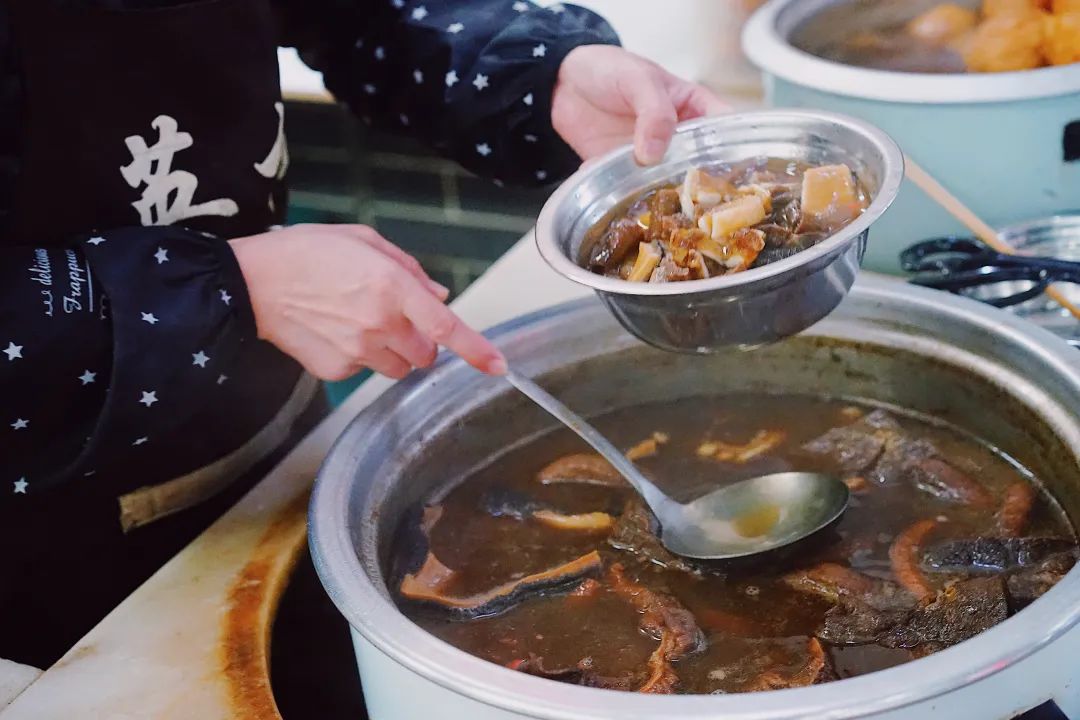 奇了怪了，究竟是什么宝地让广州老饕们也净爱往这钻？