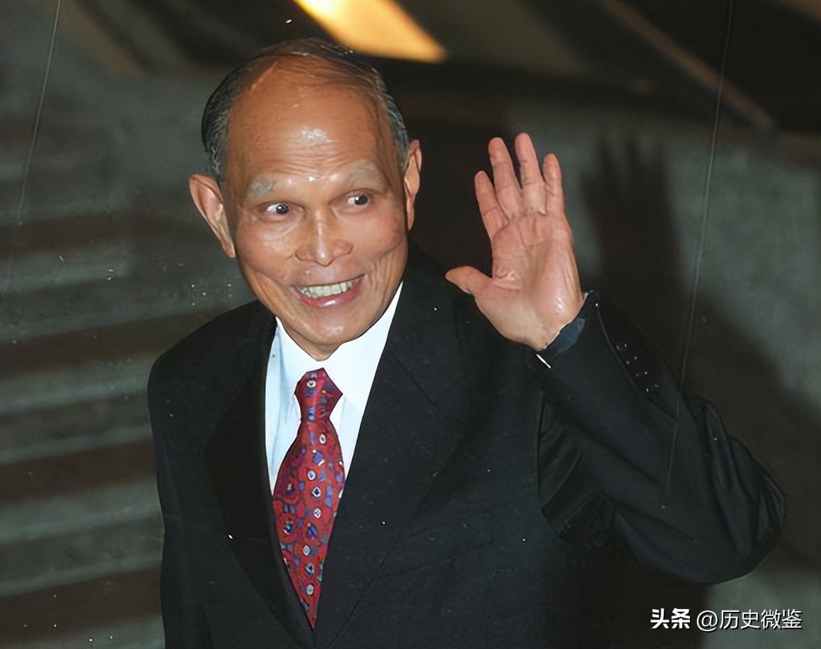 84年*小平邓**南下视察来到港商建的宾馆,满意地说:开放搞对头了