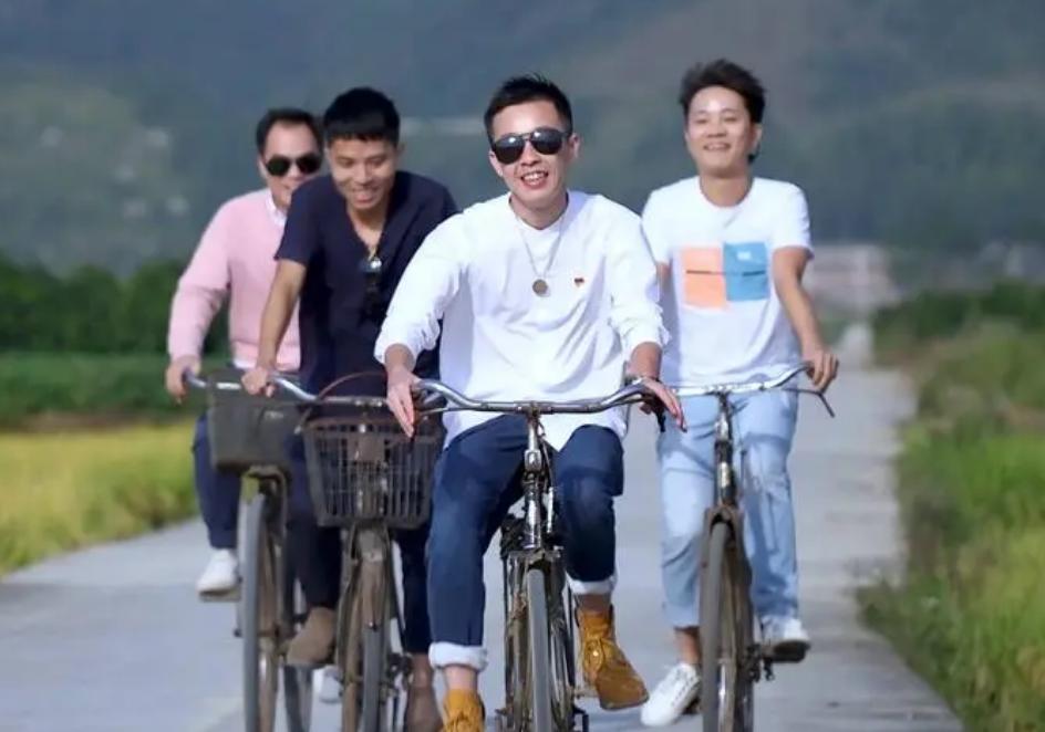 云南一小伙打工5年回家,云南小伙14岁创业18年