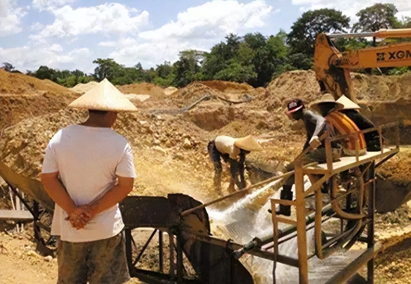 广西“上林帮”非洲淘金：枪战、瘟疫是常事，有人资产暴涨一个亿