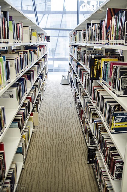 大学生的学费和生活费应该怎么办,上大学有太多的烦恼