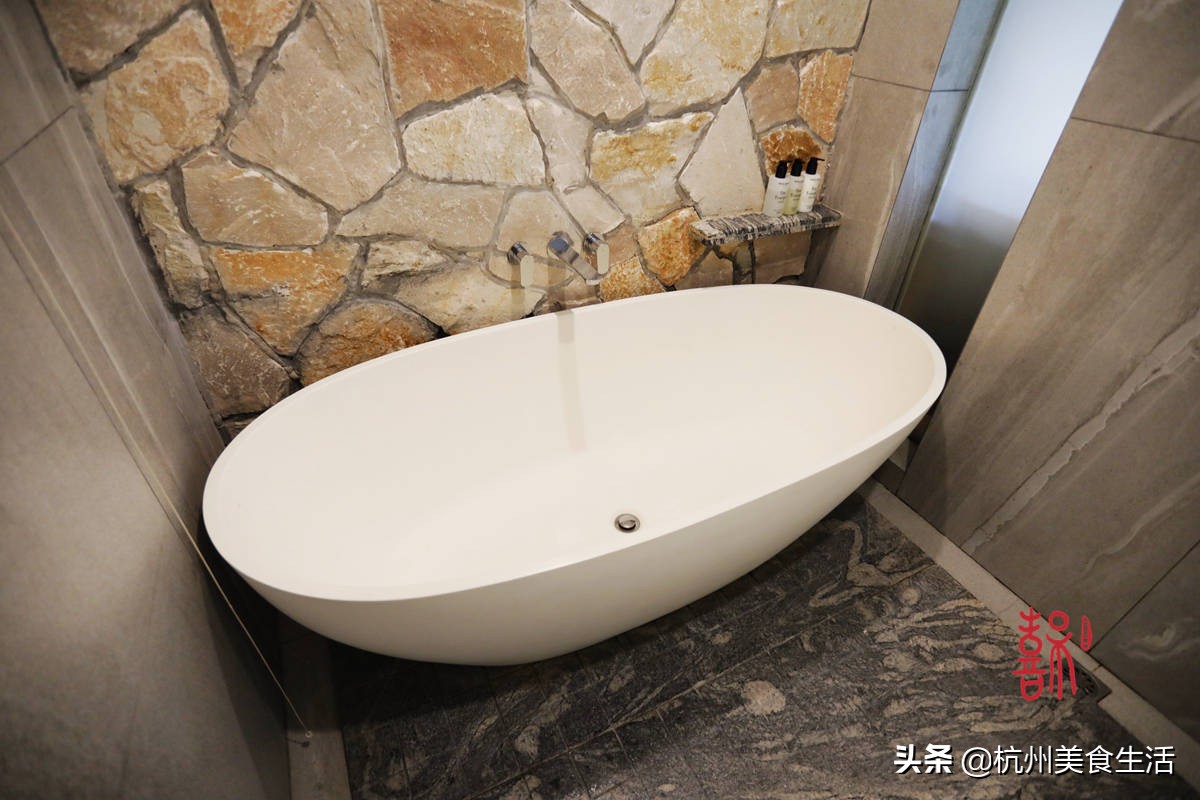 鏃犺竟娉虫睜澶忓ぉ,浠侀噷蹇冩硦鑾共姘戝