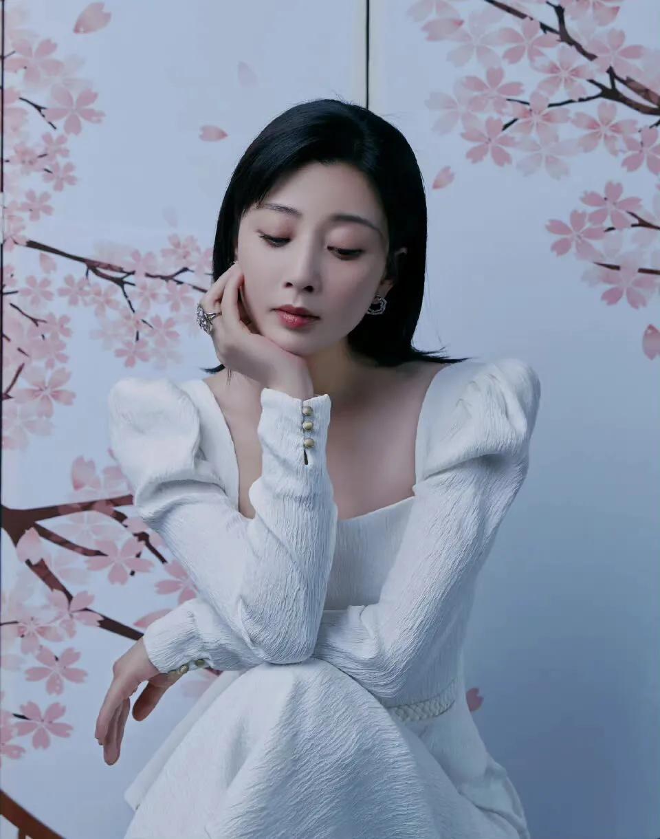 自从前夫入狱后，41岁“水蜜桃”殷桃，为何至今无人敢娶？