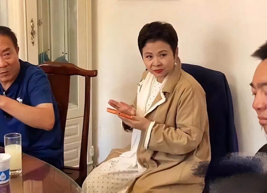 不婚、接廉价商演、走穴…一首歌唱一辈子的老牌歌星，现状各不同