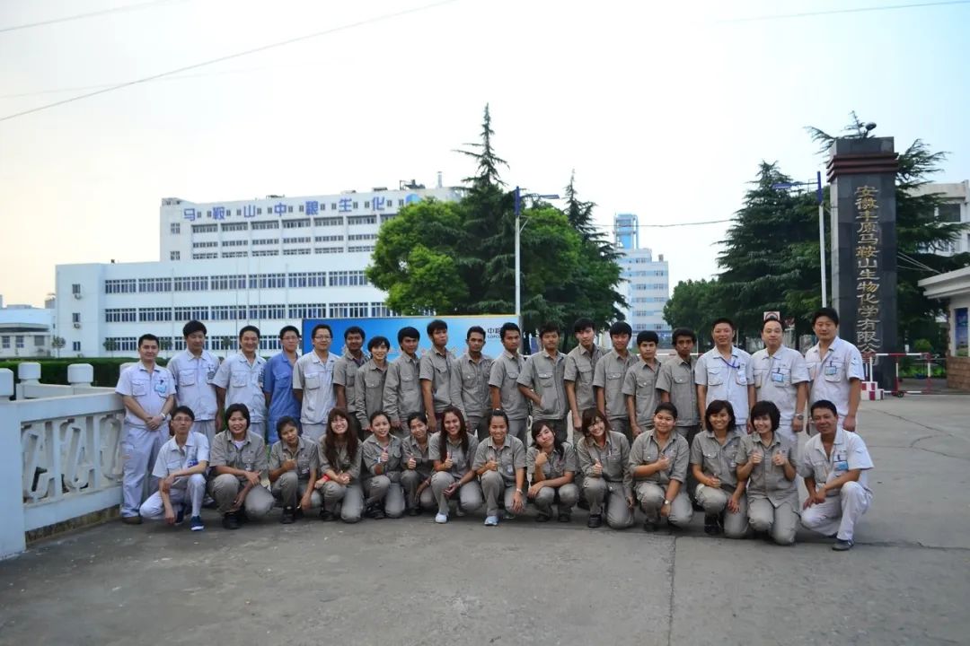 泰国带卡的欢快歌曲萨瓦迪卡,泰国萨瓦迪卡和女生打招呼