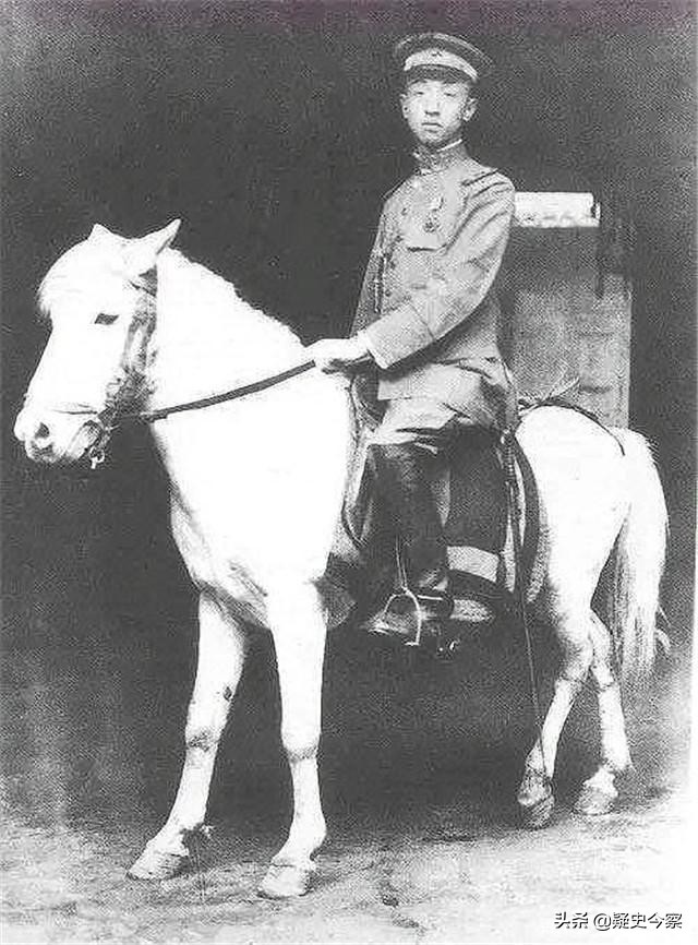 上海锦江饭店创始人，13岁进*楼青**，遭丈夫歧视后主动离婚活成传奇