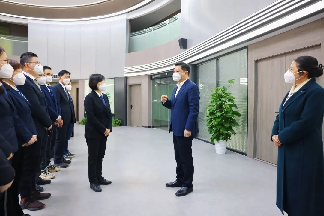 县长看望慰问坚守岗位劳动者,付旭明调研白沙洲街道