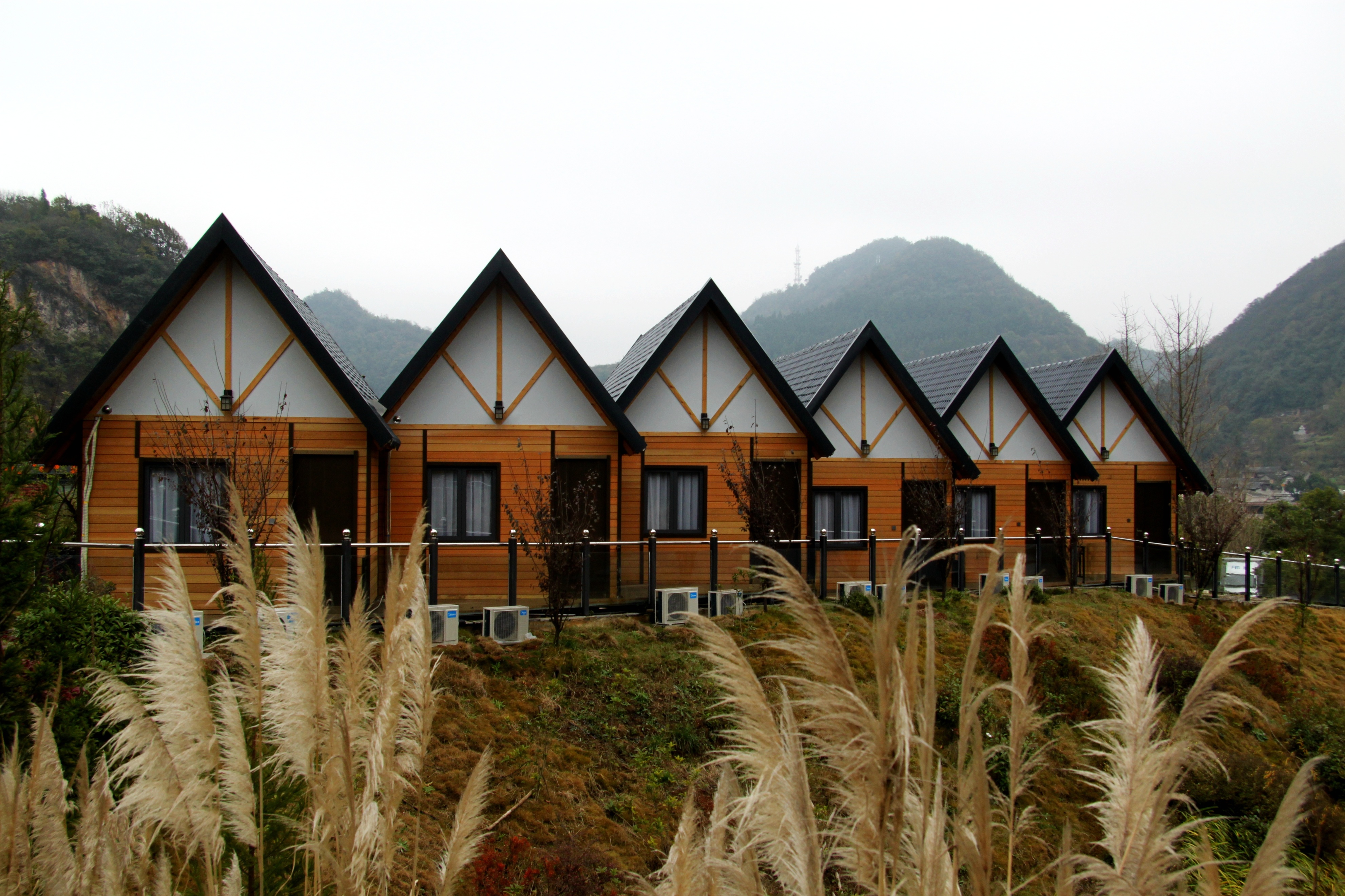 安顺优途丝路天龙屯堡露营基地,优途丝路安顺天龙屯堡房车露营地