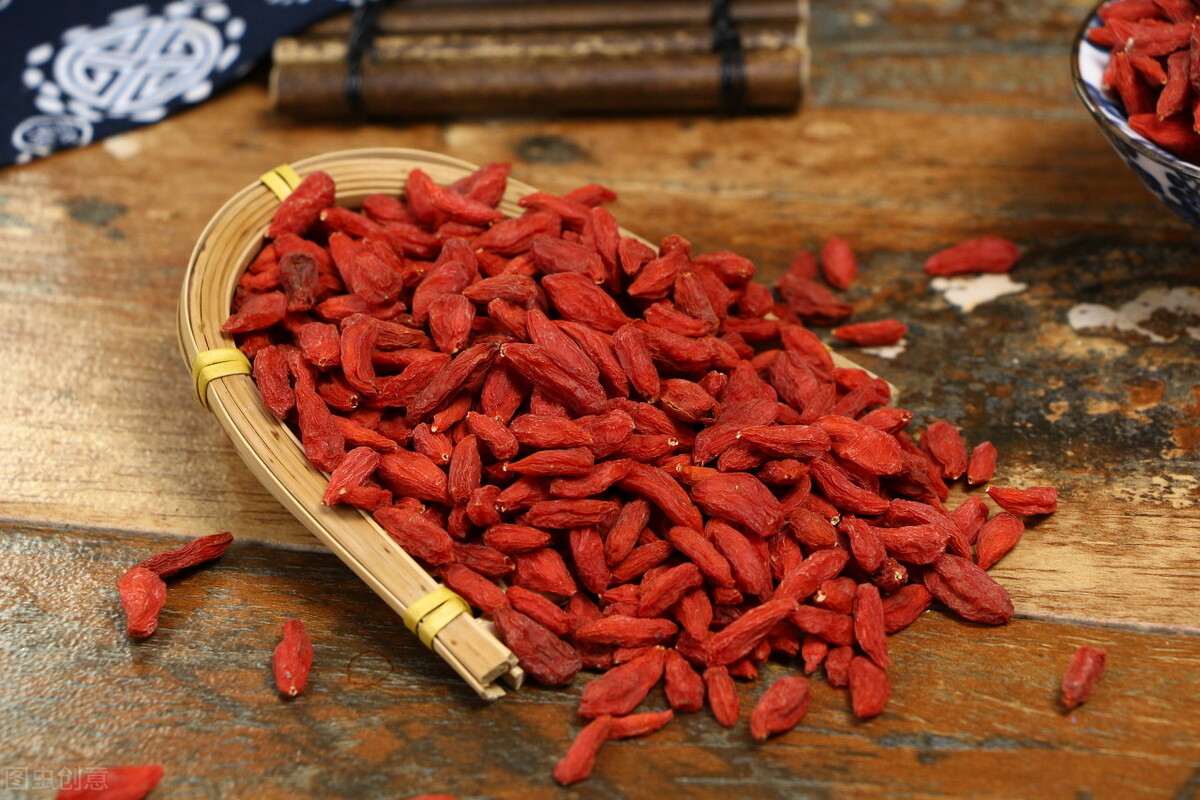 枸杞子配什么中药养肝补肾,本草纲目记载枸杞子滋肾润肺明目