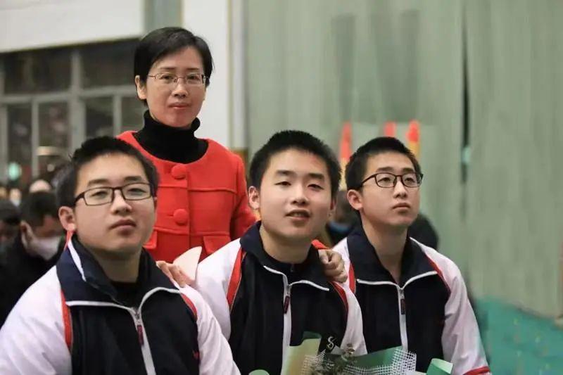 三胞胎兄弟今年高考成绩,三胞胎兄弟高考成绩分别是654分