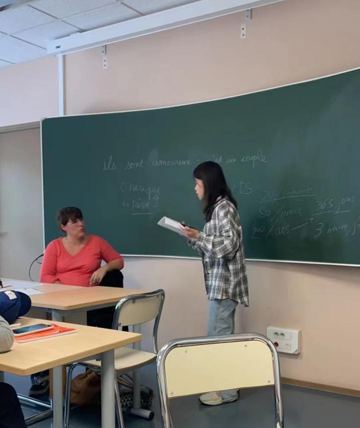 我，90后，23岁留学法国，被法国老头疯狂表白，吓得我落荒而逃