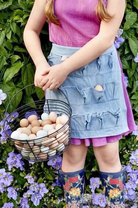 四个孩子、八匹马、八十多只鸡，漫步在一个家里：快乐的蓝狮农场