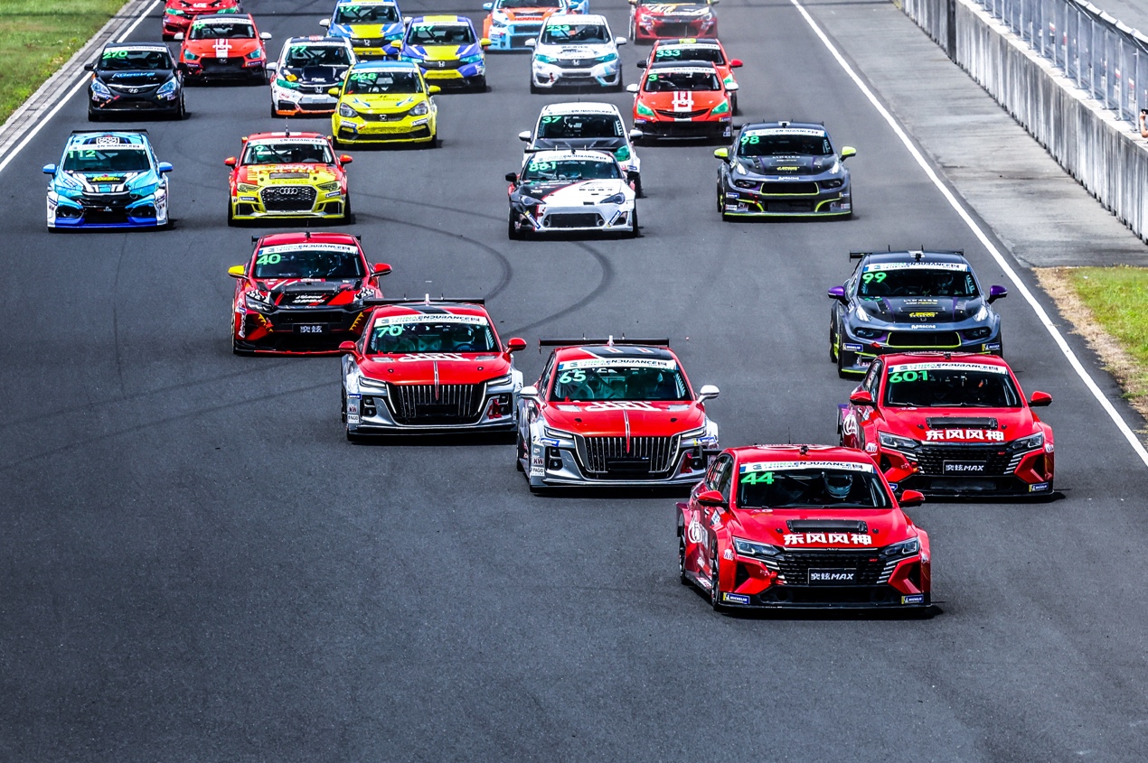 CEC耐力赛首秀，奕炫家族“赛道双雄”勇夺中国CEC双料冠军