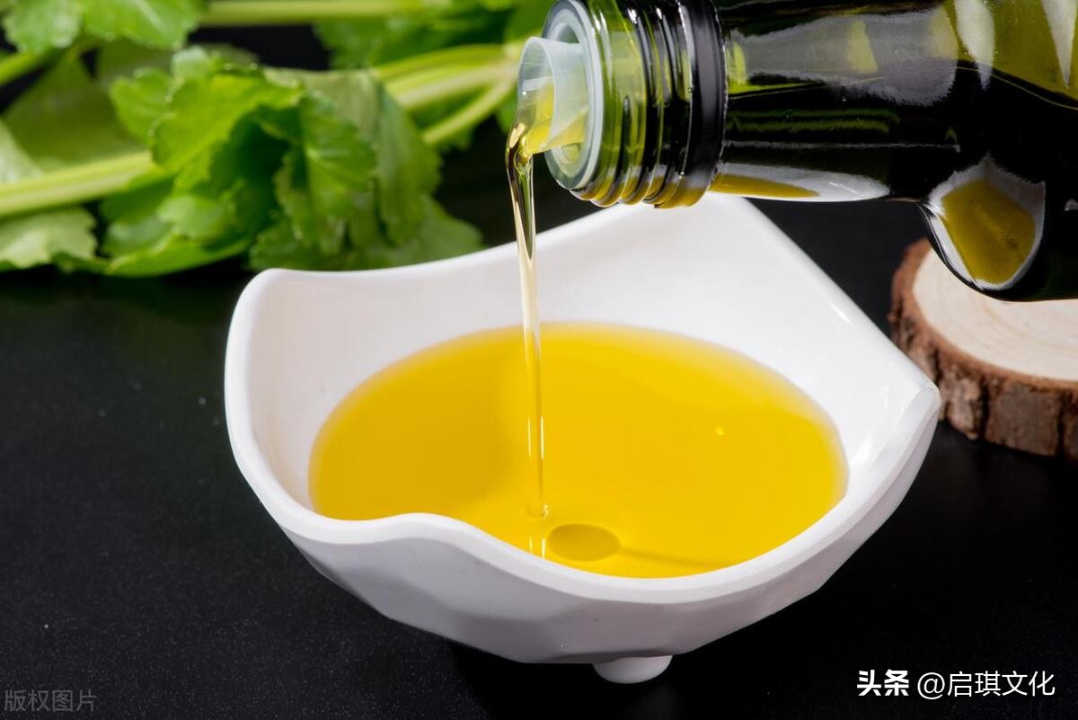 买食用油怎么买不踩坑 (买食用油买什么标准的好)