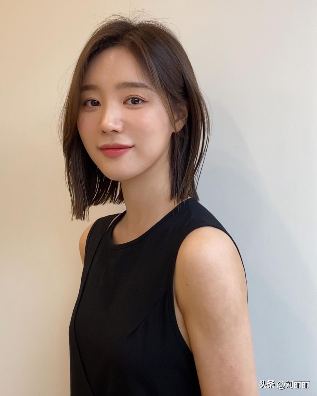 十款耐看易打理的女生发型,沙宣短发立体内扣发型图片