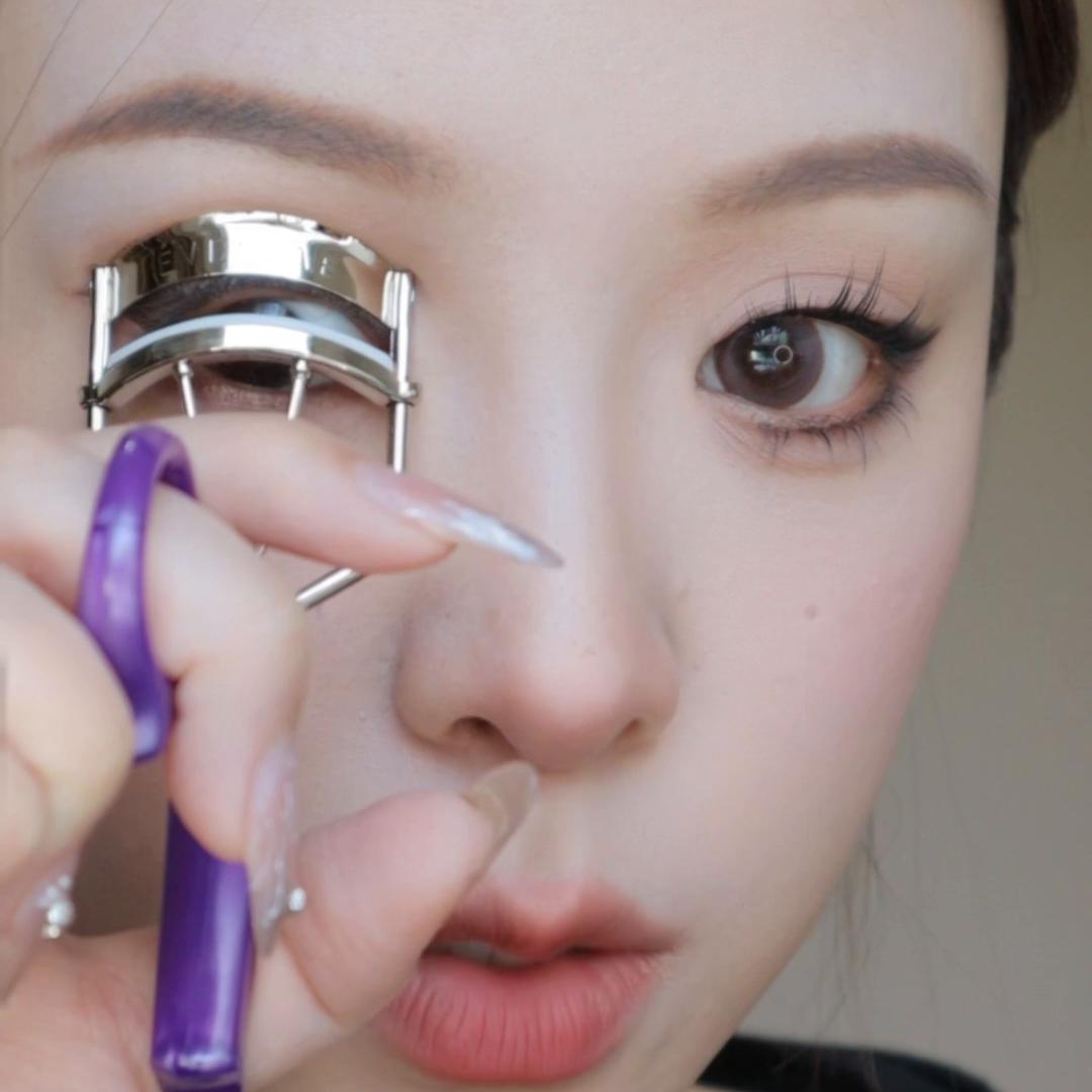 假睫毛贴法教学单眼皮,假睫毛贴法睫毛精